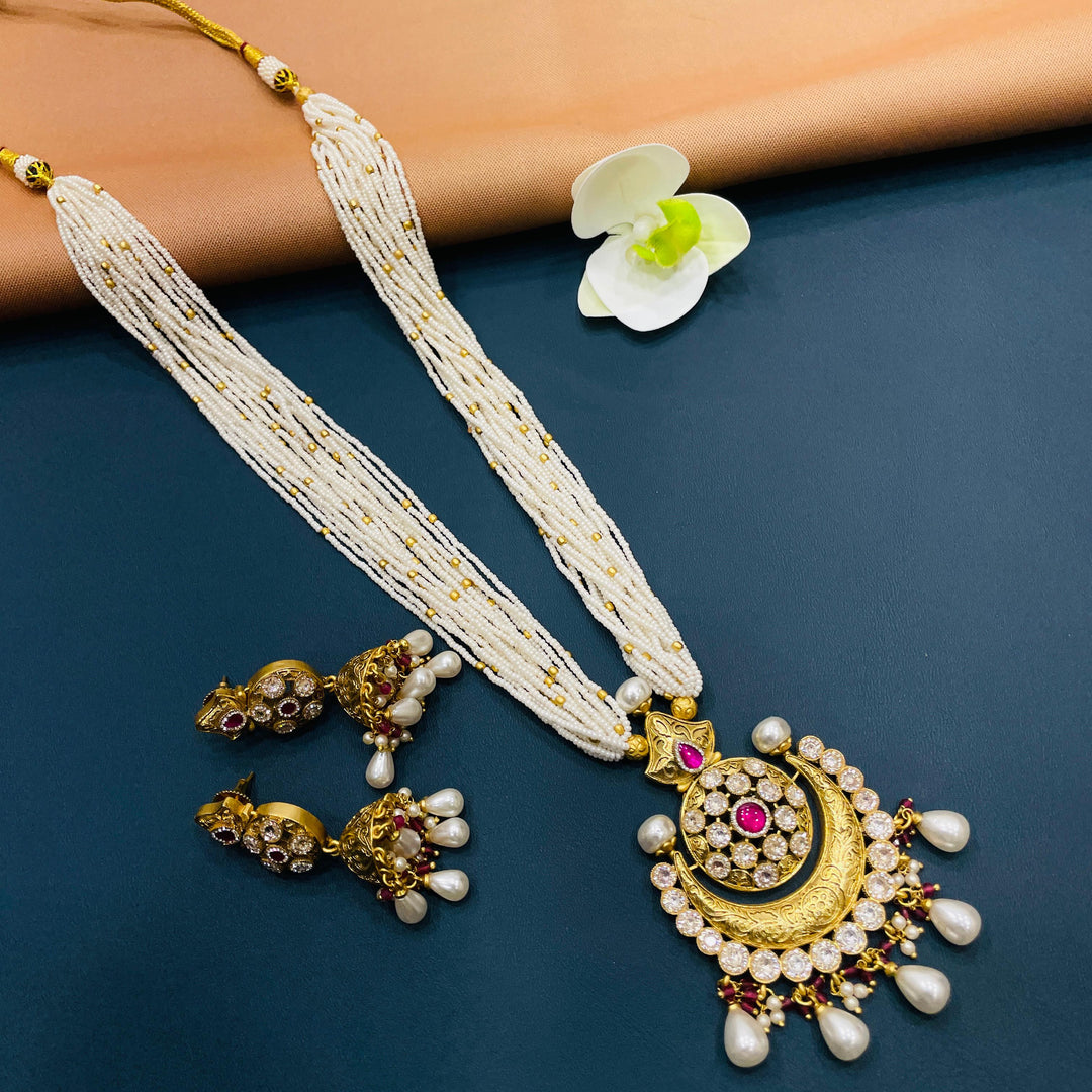 Elegant antique long necklace with detailed craftsmanship, ideal for weddings.
