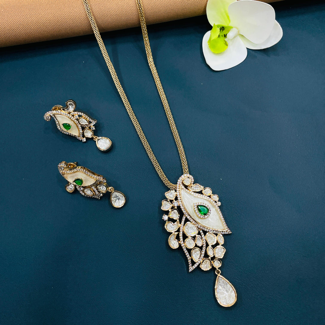 Exquisite Mother of Pearl necklace, ideal for enhancing women's outfits.
