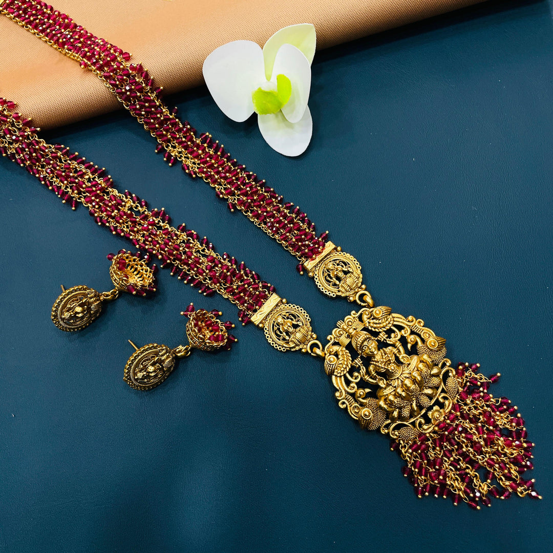 Antique long necklace with exquisite detailing, perfect for bridal attire.