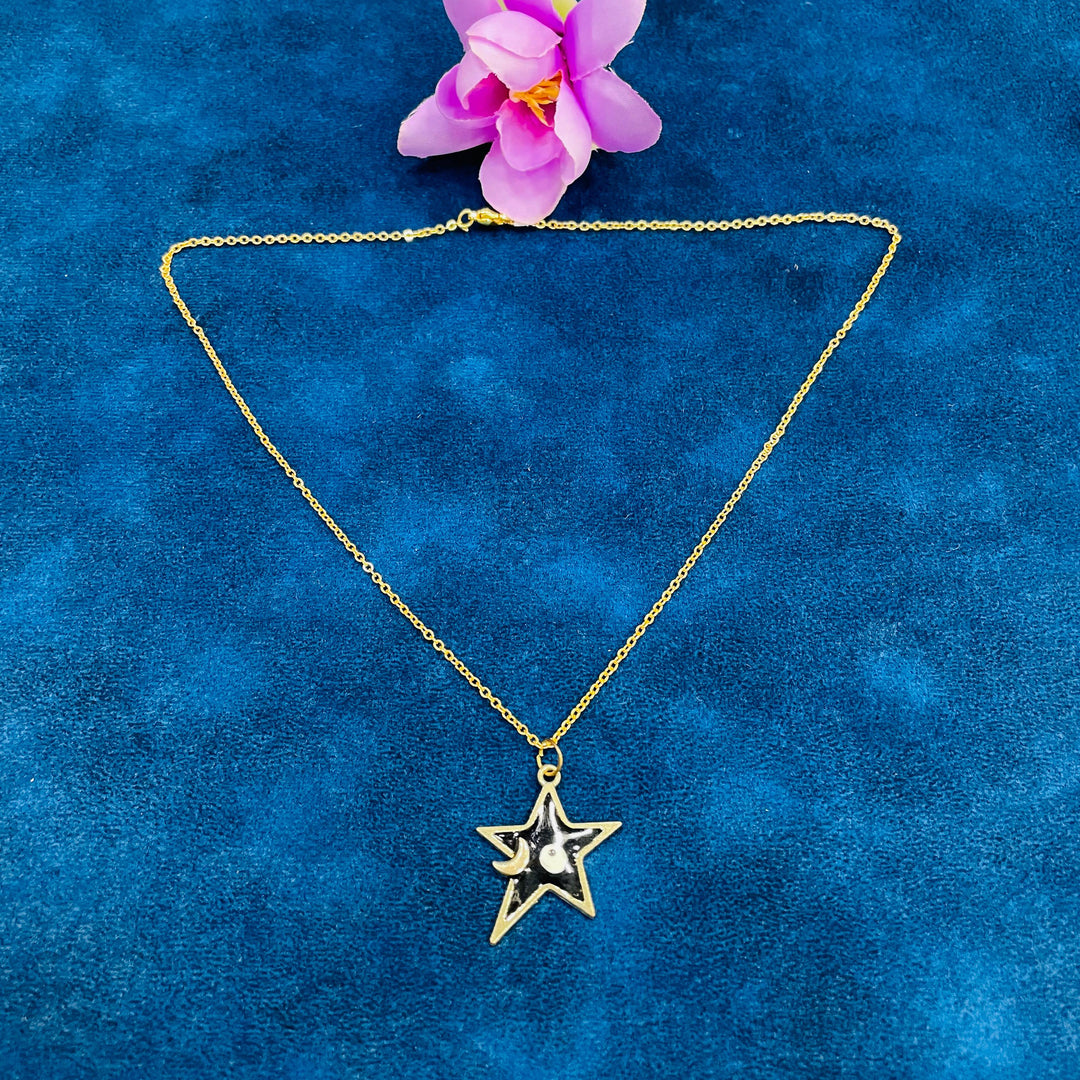 Elegant traditional golden necklace set for women, showcasing Indian craftsmanship."