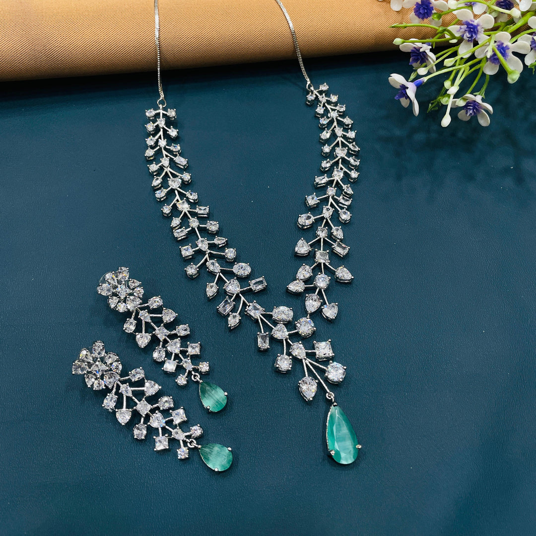 Elegant bridal jewelry set designed for unforgettable moments.
