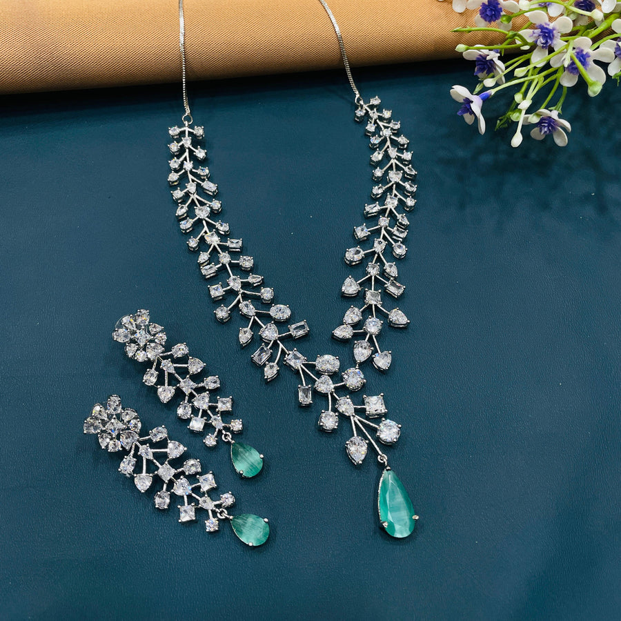 Elegant bridal jewelry set designed for unforgettable moments.