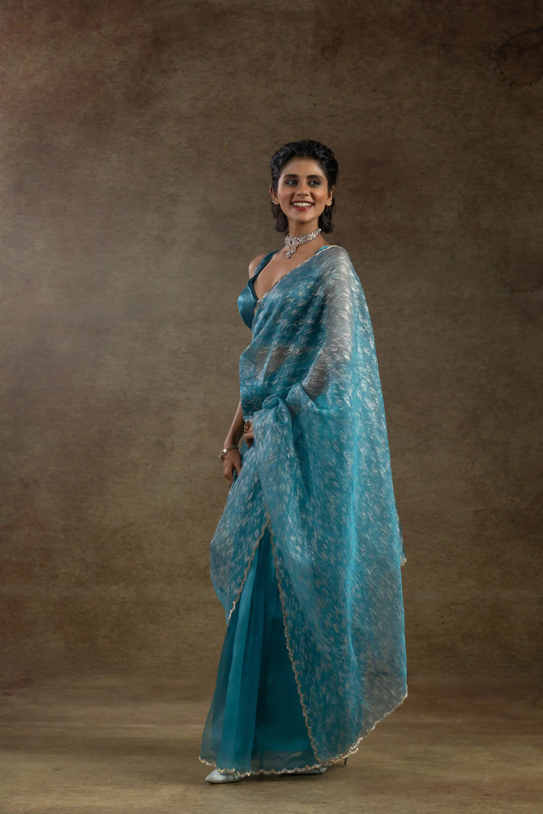 Beautiful Organza Saree with Foil Printed Blouse - Enhance Your Style!