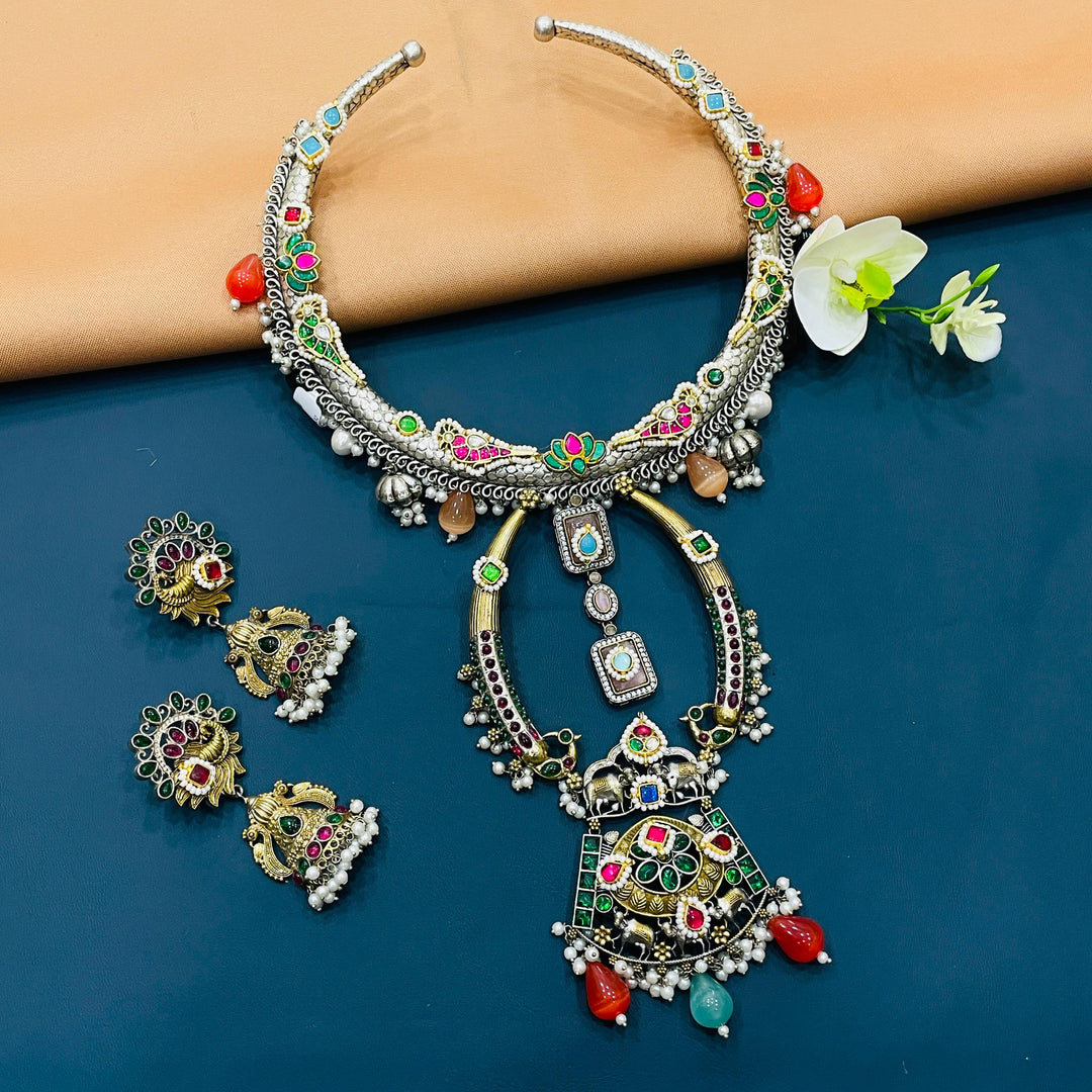 Enchanting bridal necklace set in intricate silver, designed for elevating your jewelry collection for special events.