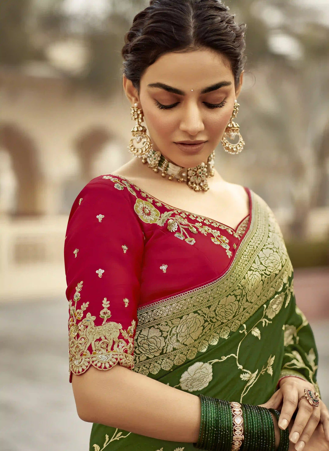 Eye-Catching Green Silk Saree with Artistic Embroidery and Pallu