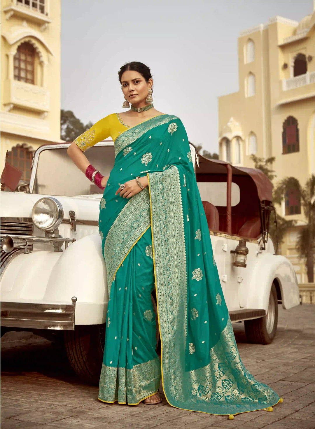 Charming Rama Dola Silk Saree for Festive Elegance