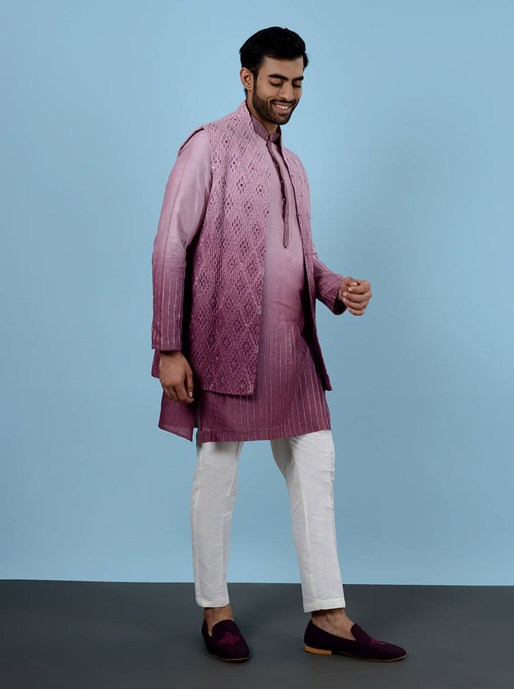 Men’s regular fit pink Indo Western kurta with fine embroidery