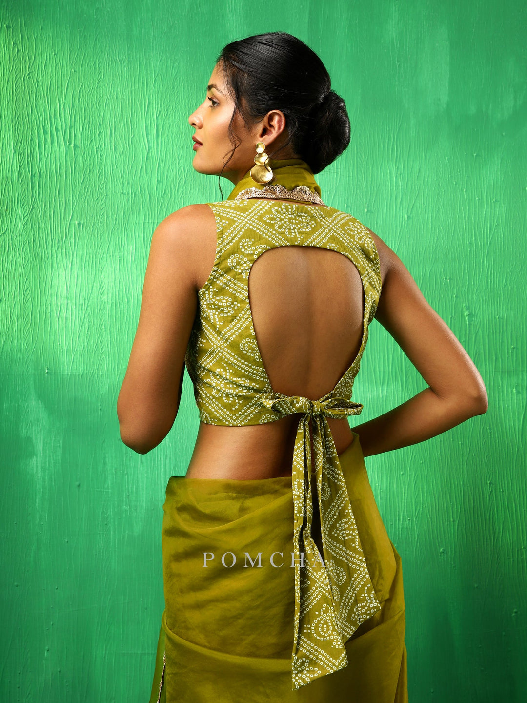 Exquisite Adaa Mehendi Green Organza Saree | Soft Cotton Blouse Pair