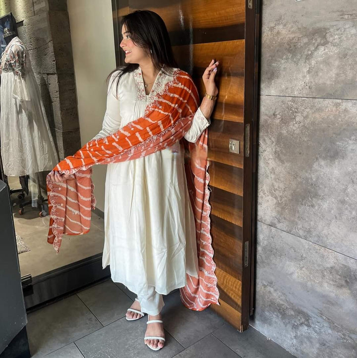 Off-White Chanderi Kurta Set | Perfect for Weddings with Printed Dupatta
