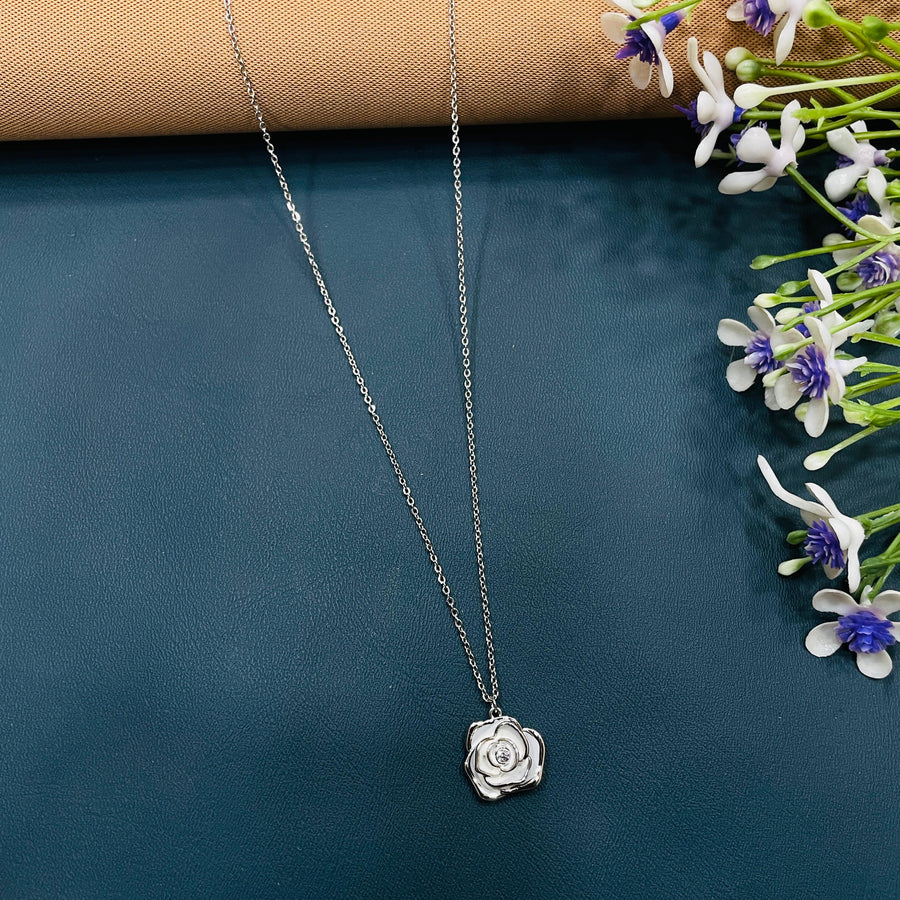Elegant Indian silver necklace, womenâ€™s jewelry, chic style for USA fashion.