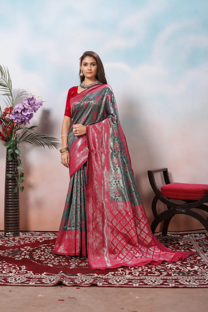 Elegant Gray Soft Silk Saree with Rich Pallu & Weaving Work