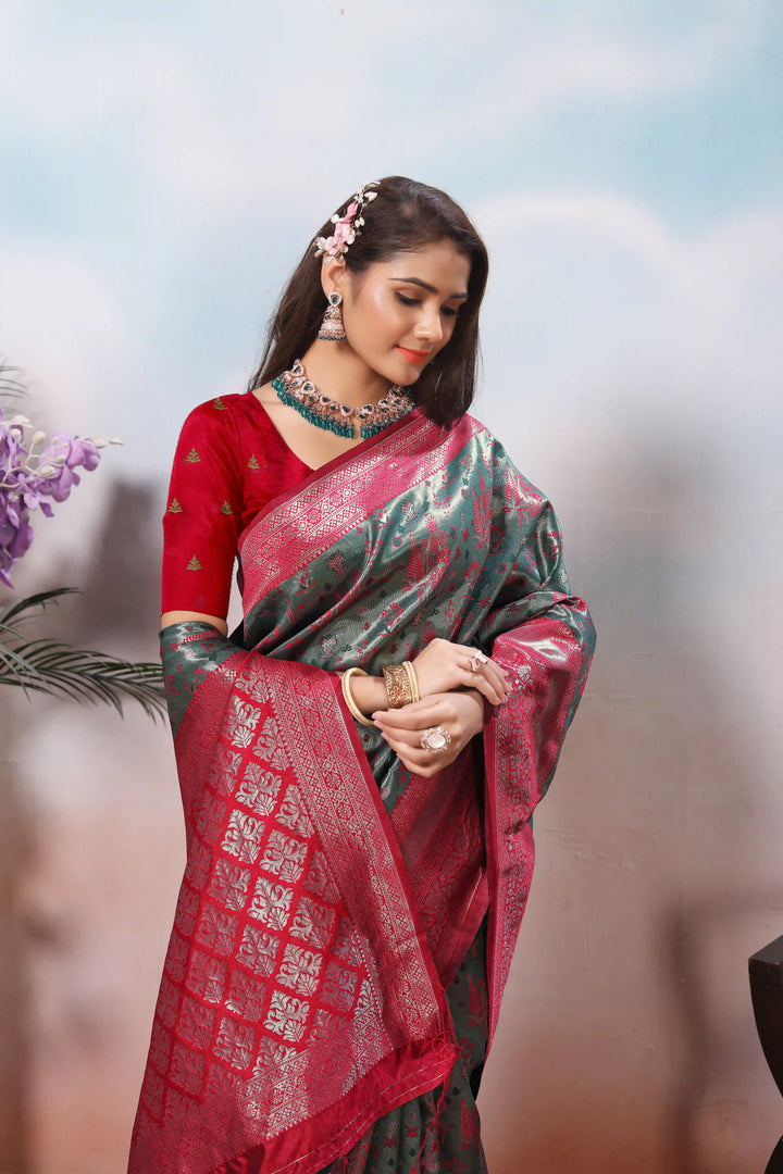 Elegant Gray Soft Silk Saree with Rich Pallu & Weaving Work