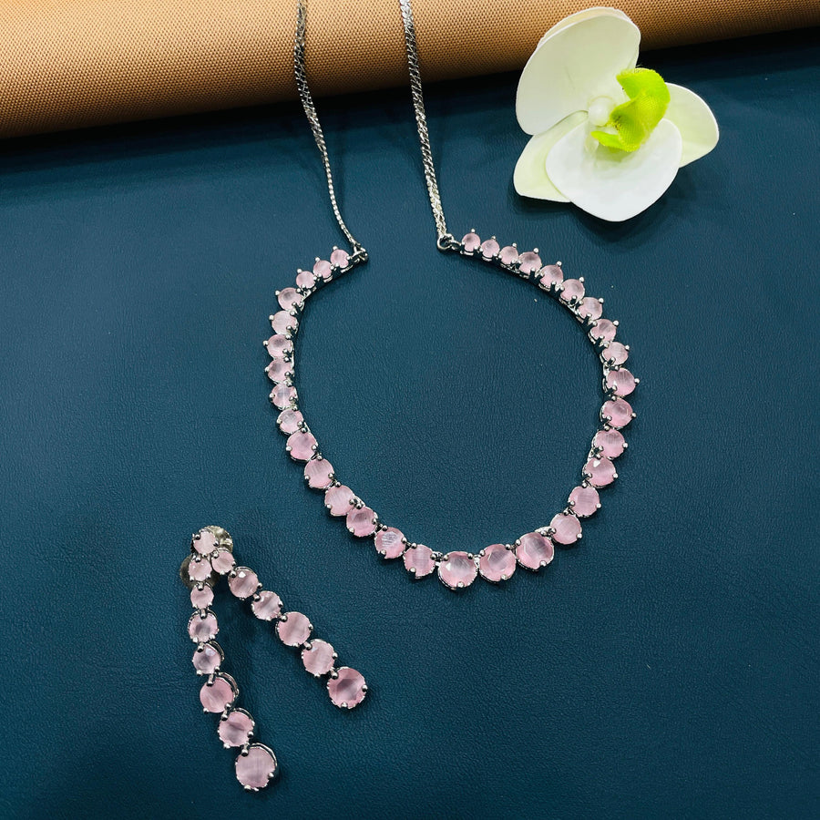Glamorous American diamond jewelry, perfect for all bridal occasions.