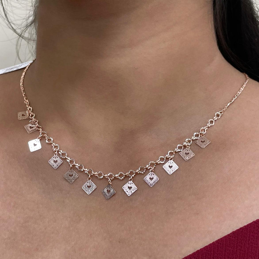 Minimalist rose gold necklace, designed for daily wear, offering timeless charm.