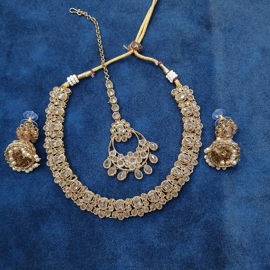 Stunning bridal jewelry featuring intricate Mehandi polish craftsmanship.
