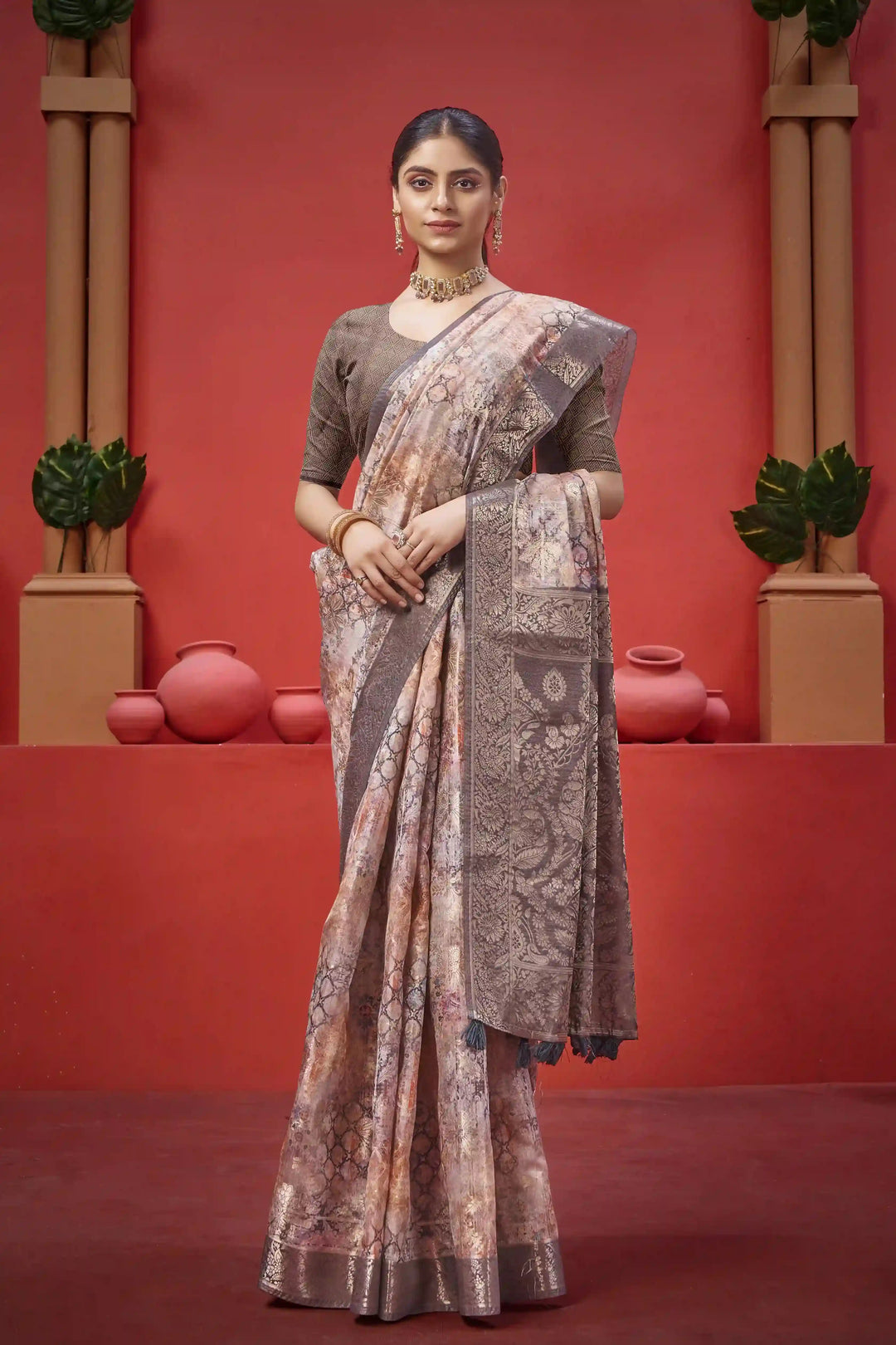 Opulent Soft Silk Saree with Jacquard Fabric and Zari Detail