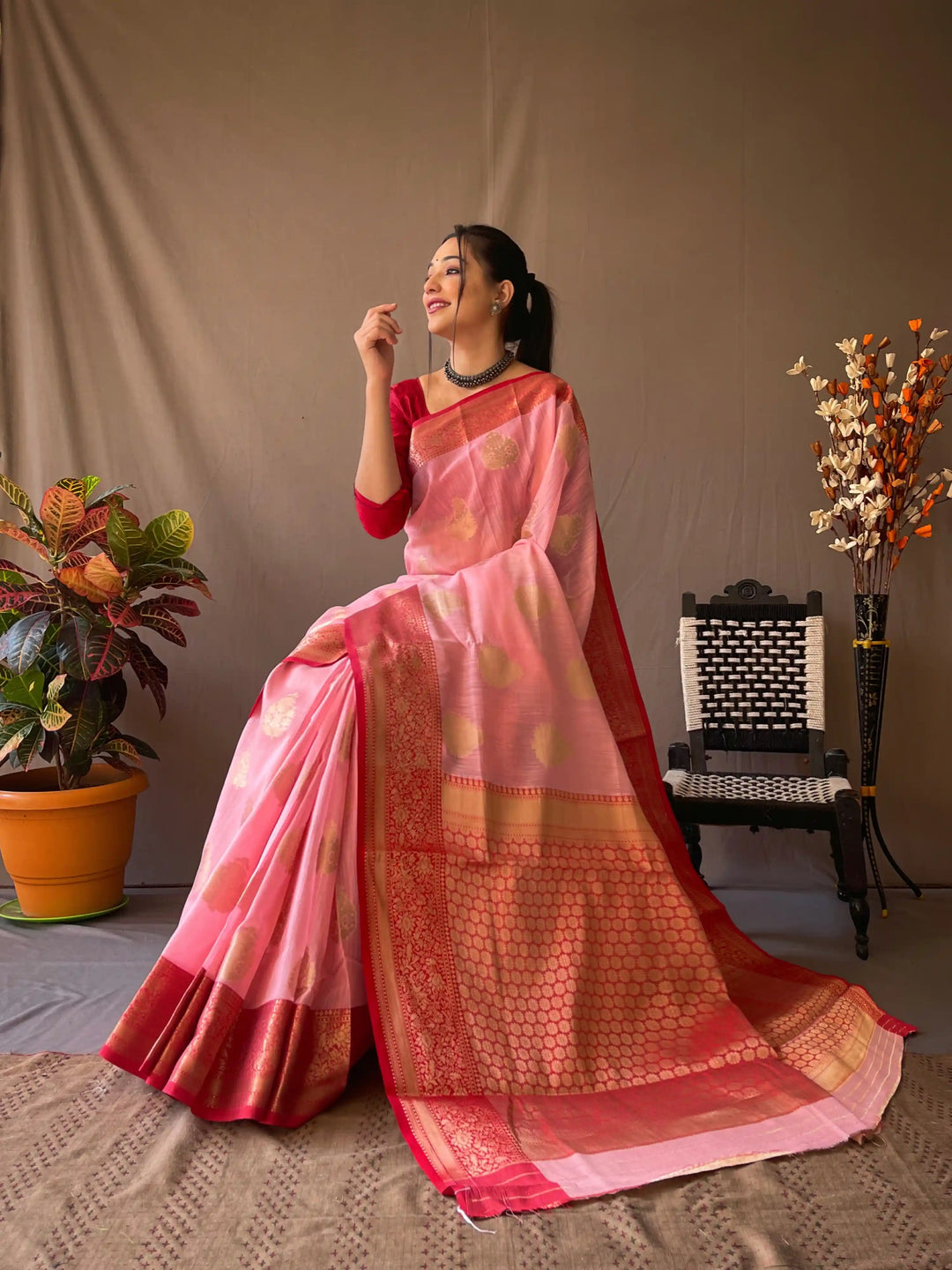 Soft Linen Fabric with Contrast Pallu Border | Partywear Saree for Women