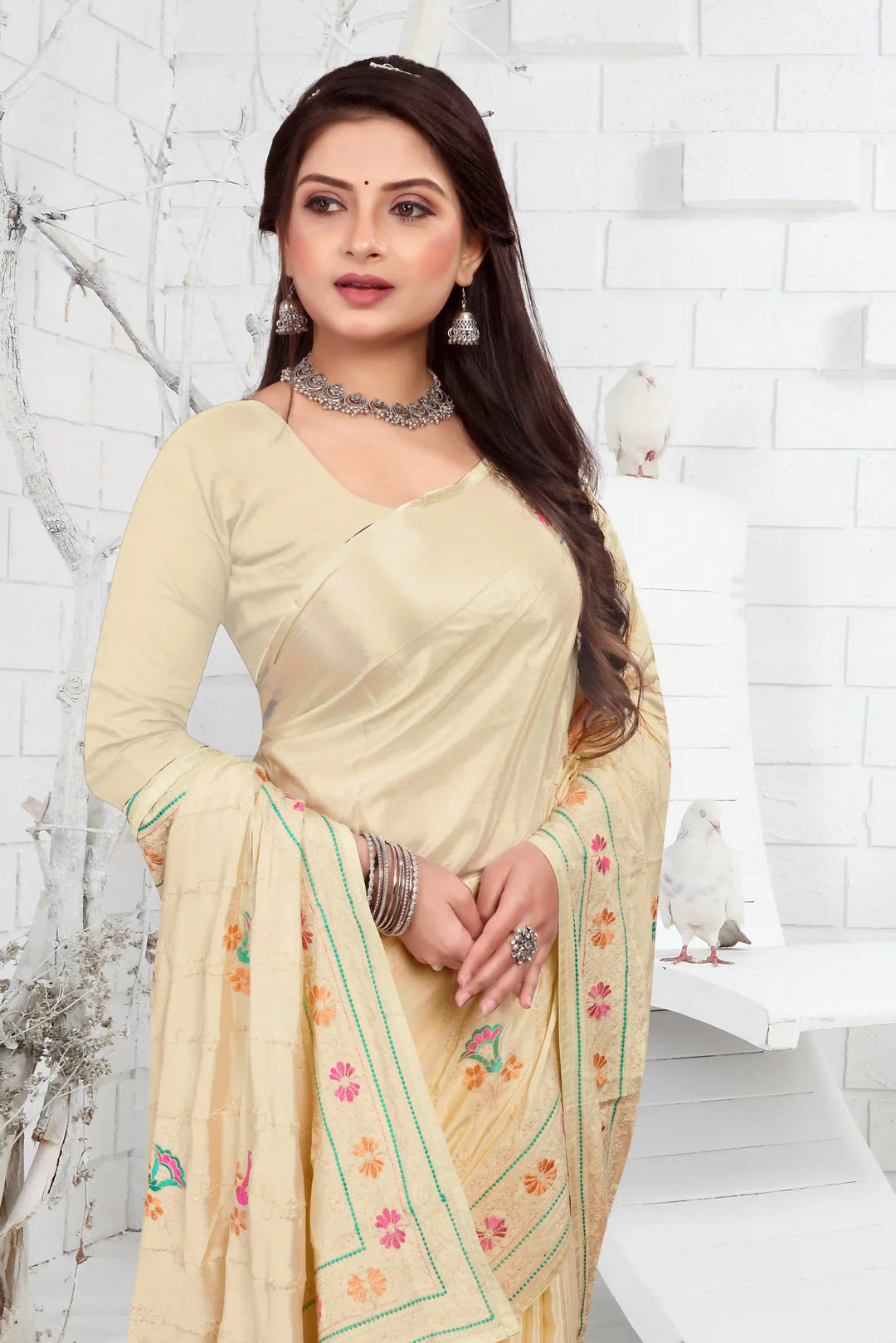Elegant Crepe Saree with Thread-Embroidery | Traditional Wedding Wear & Party Ready