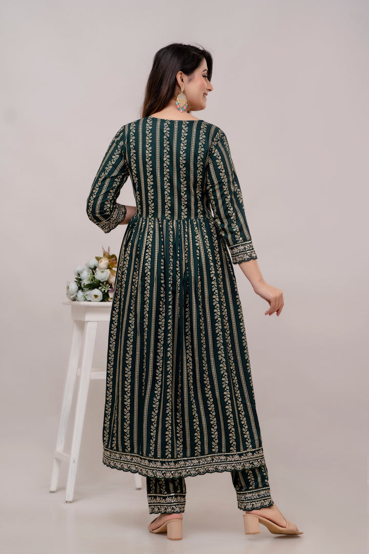 Stylish Ready-Made Green Kurti | V-Neck & Chiffon Dupatta for Elegance