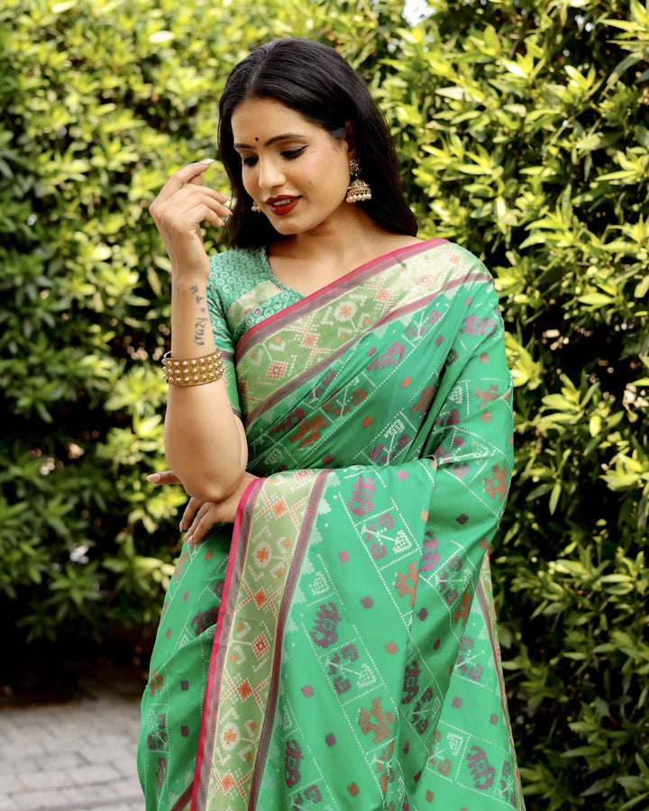 Exquisite Handloom Silk Saree | Elegant Ikkat Patola Design with Blouse