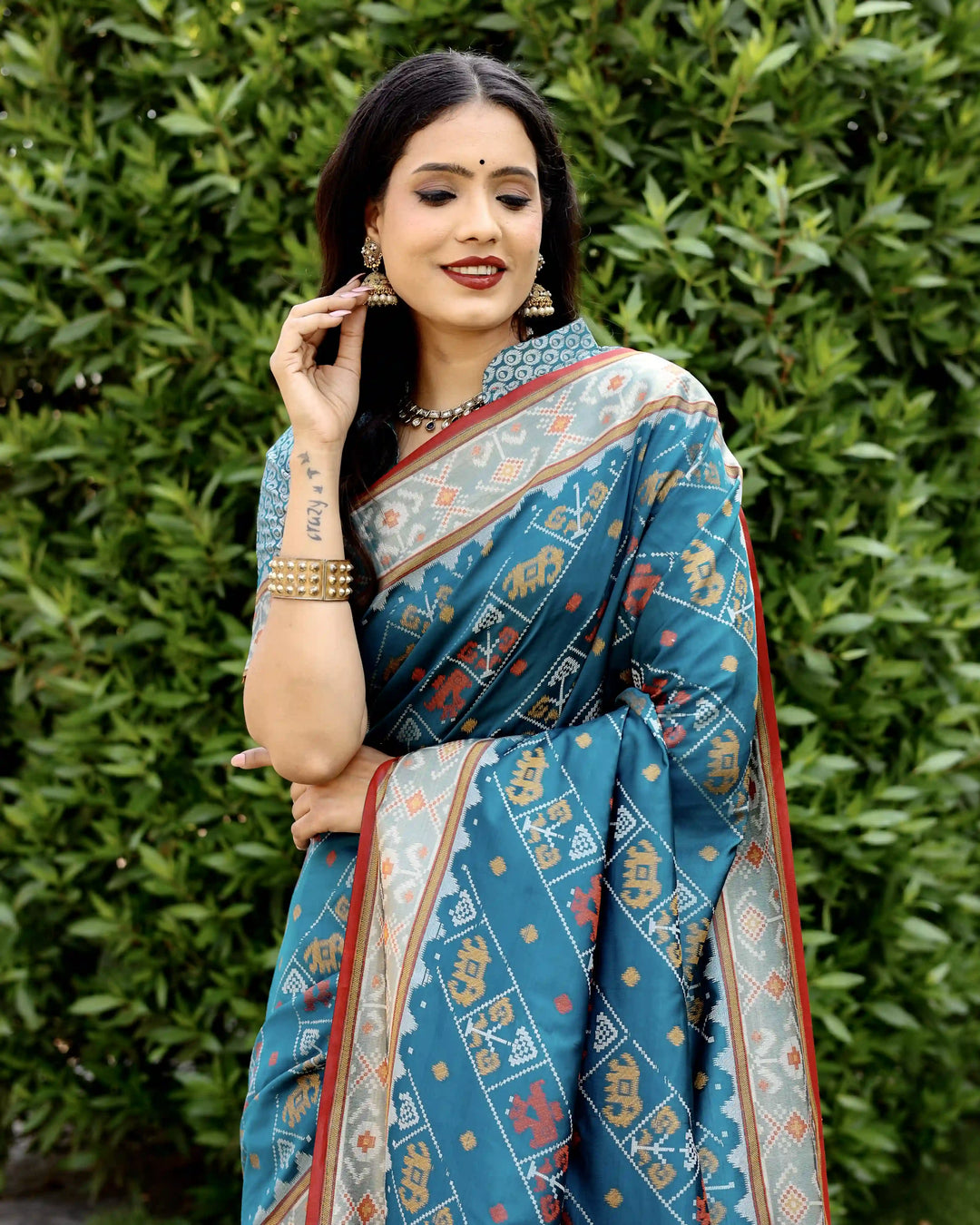 Exquisite Handloom Silk Saree | Elegant Ikkat Patola Design with Blouse