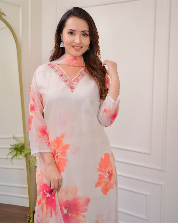 Organza Salwar Kameez | Elegant Floral Print & Delicate Embroidery Ethnic Wear