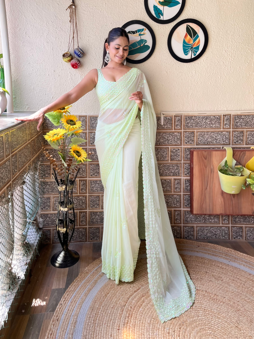 Luxurious Georgette Saree | Diamond-Silk Blouse & Elegant Embroidery