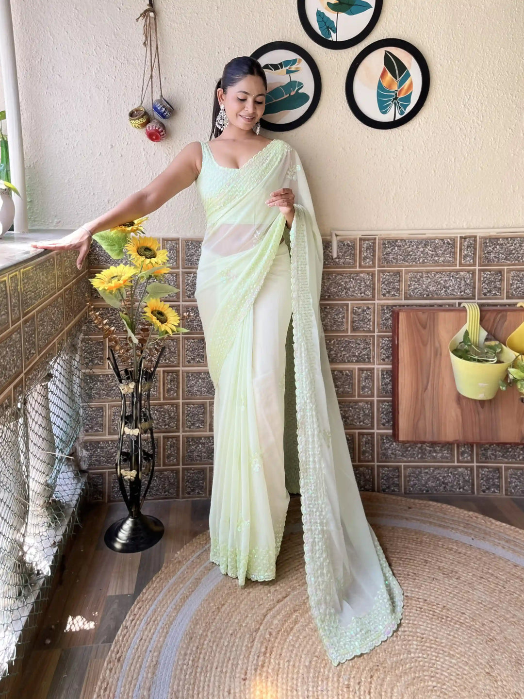 Luxurious Georgette Saree | Diamond-Silk Blouse & Elegant Embroidery