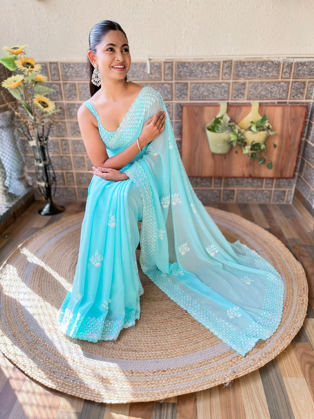 Luxurious Georgette Saree | Diamond-Silk Blouse & Elegant Embroidery