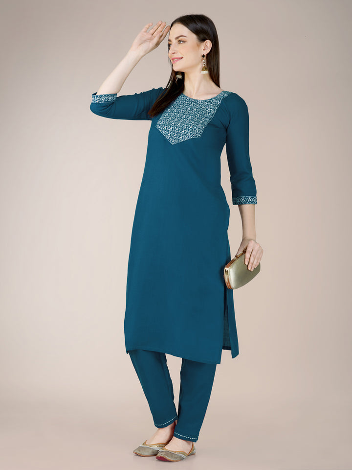 Chic Cotton Blend Combination | Accentuated by a Silk Blend Dupatta