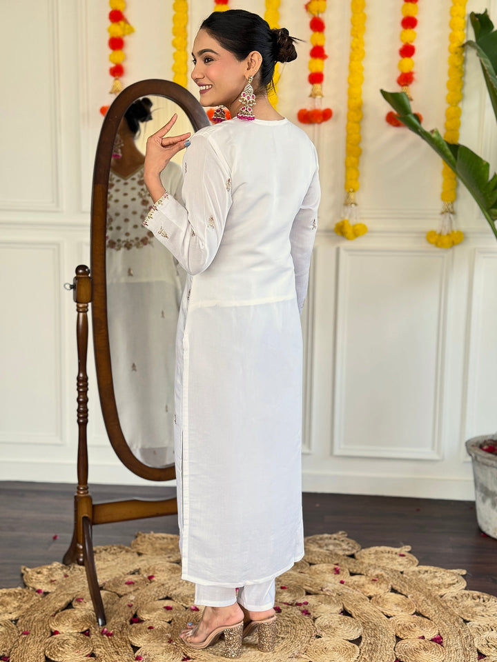 Captivating White Floral Embroidered Viscose Event Wear Pant Suit