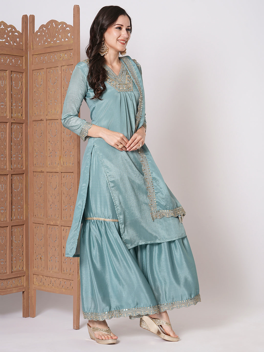 Chic Teal Blue Chinon and Silk Combination | Accentuated by a Chinon Dupatta