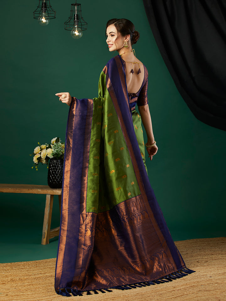 Fashionable Banarasi Silk Saree | Party Wear with Wevon Jari Blouse