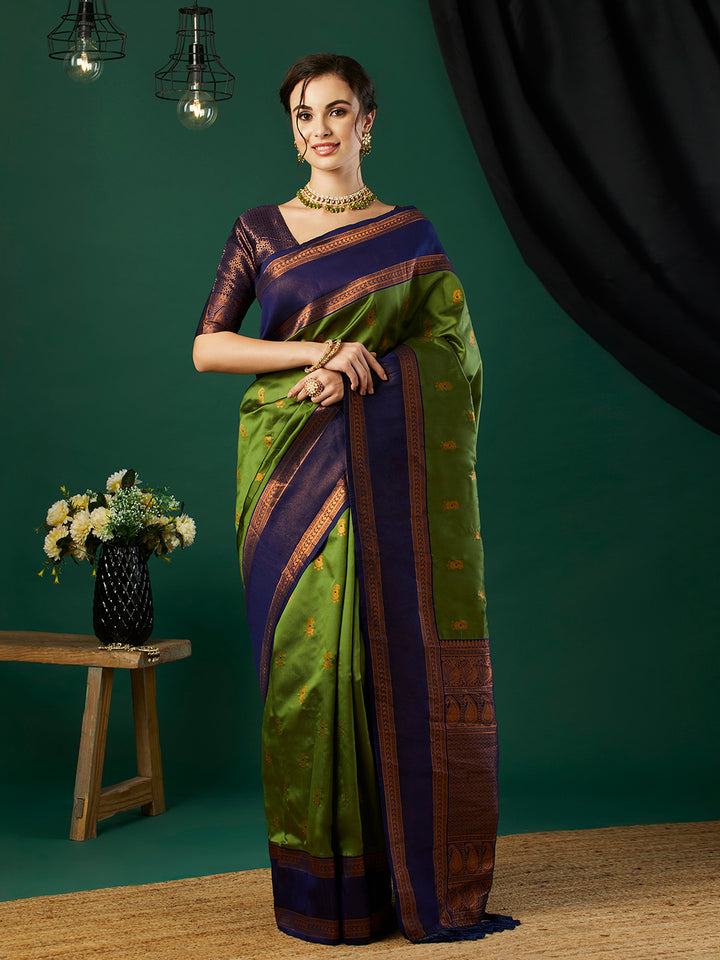 Fashionable Banarasi Silk Saree | Party Wear with Wevon Jari Blouse