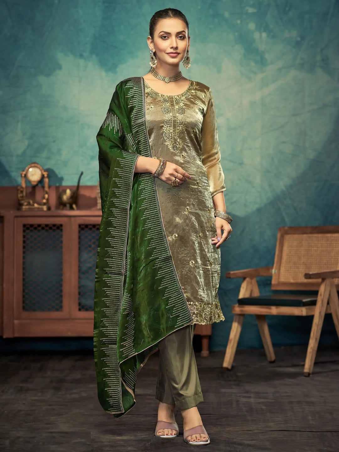 Elegant Dusty Purple Jimmy Choo Top Matched with Santoon Bottom | Finished with an Elegant Jimmy Choo dupatta