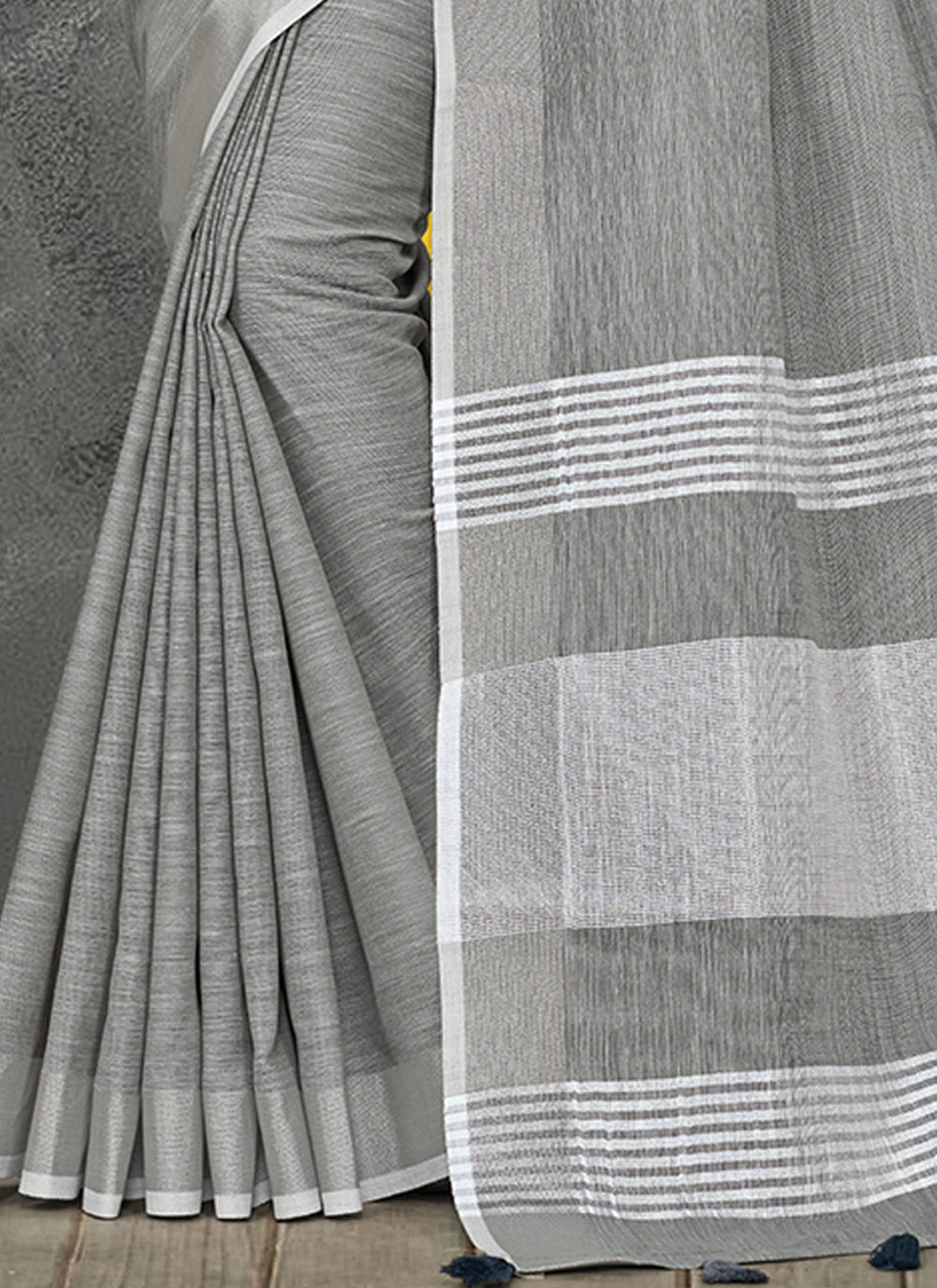 Ethnic Charm Linen Saree | Elegant Wevon Designer Embellishment