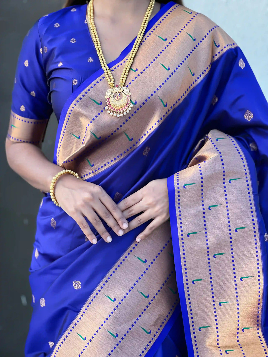 Royal Soft Silk Saree | Grand Weaving Figure Pallu & Elegant Blouse