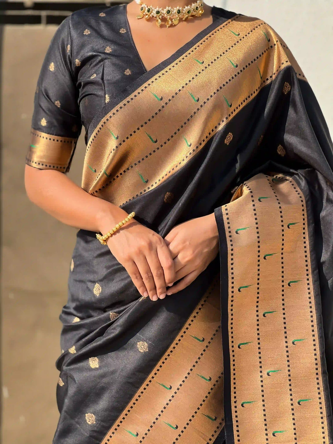 Royal Soft Silk Saree | Grand Weaving Figure Pallu & Elegant Blouse