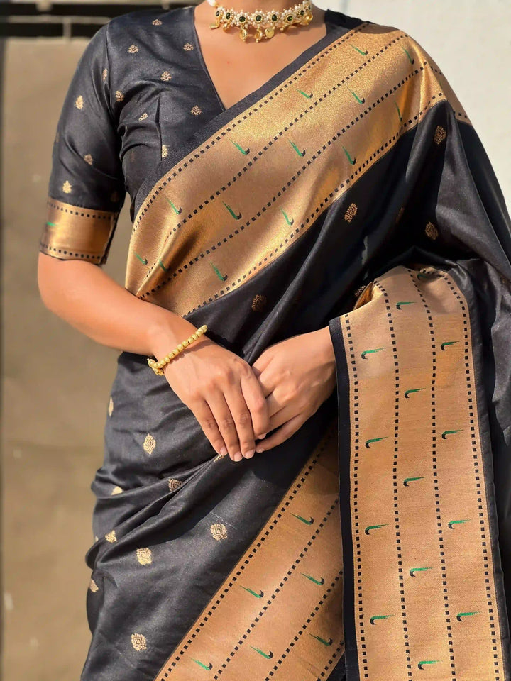 Royal Soft Silk Saree | Grand Weaving Figure Pallu & Elegant Blouse