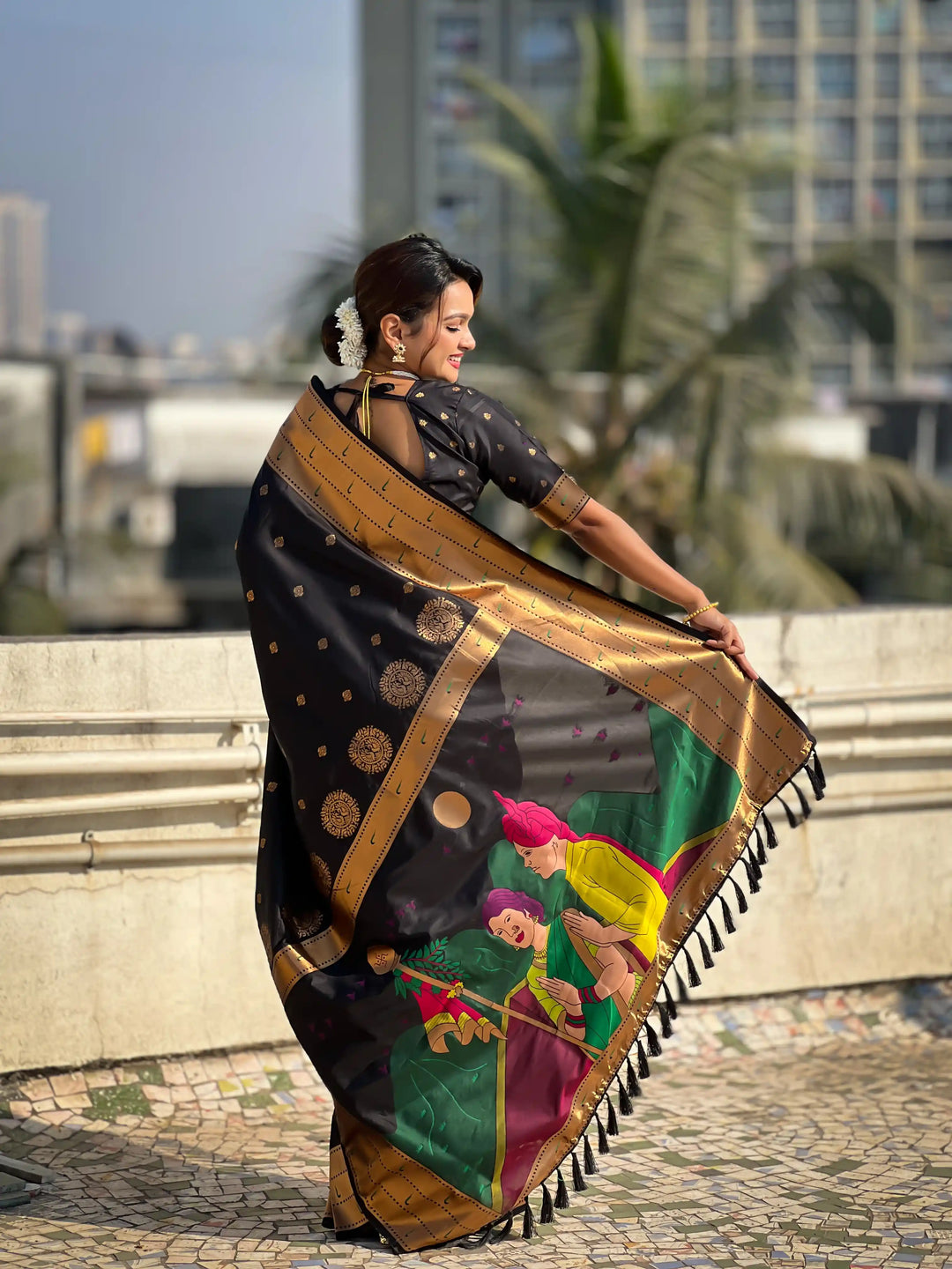Royal Soft Silk Saree | Grand Weaving Figure Pallu & Elegant Blouse