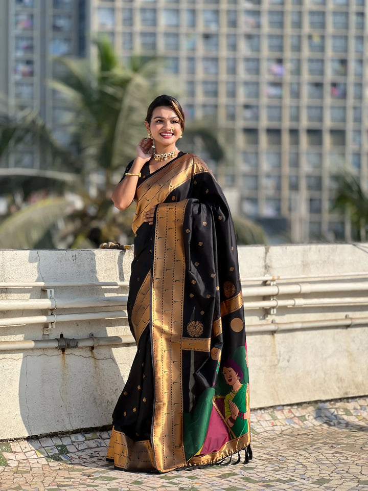 Royal Soft Silk Saree | Grand Weaving Figure Pallu & Elegant Blouse