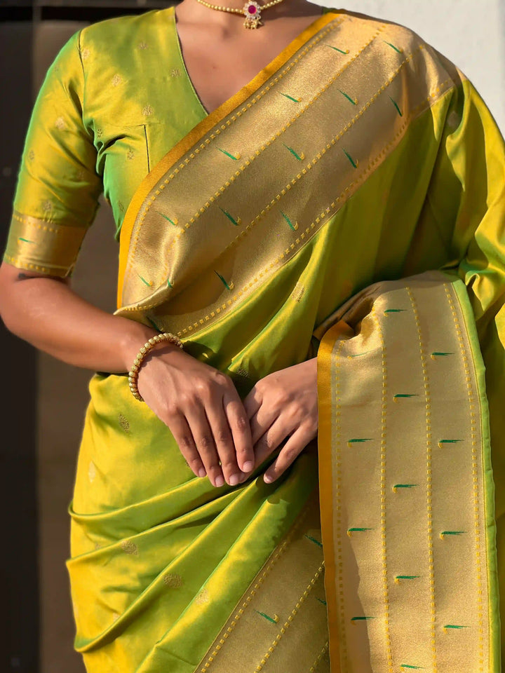 Royal Soft Silk Saree | Grand Weaving Figure Pallu & Elegant Blouse