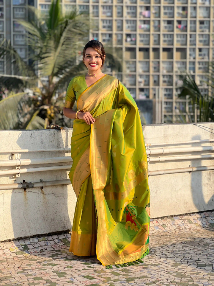 Royal Soft Silk Saree | Grand Weaving Figure Pallu & Elegant Blouse