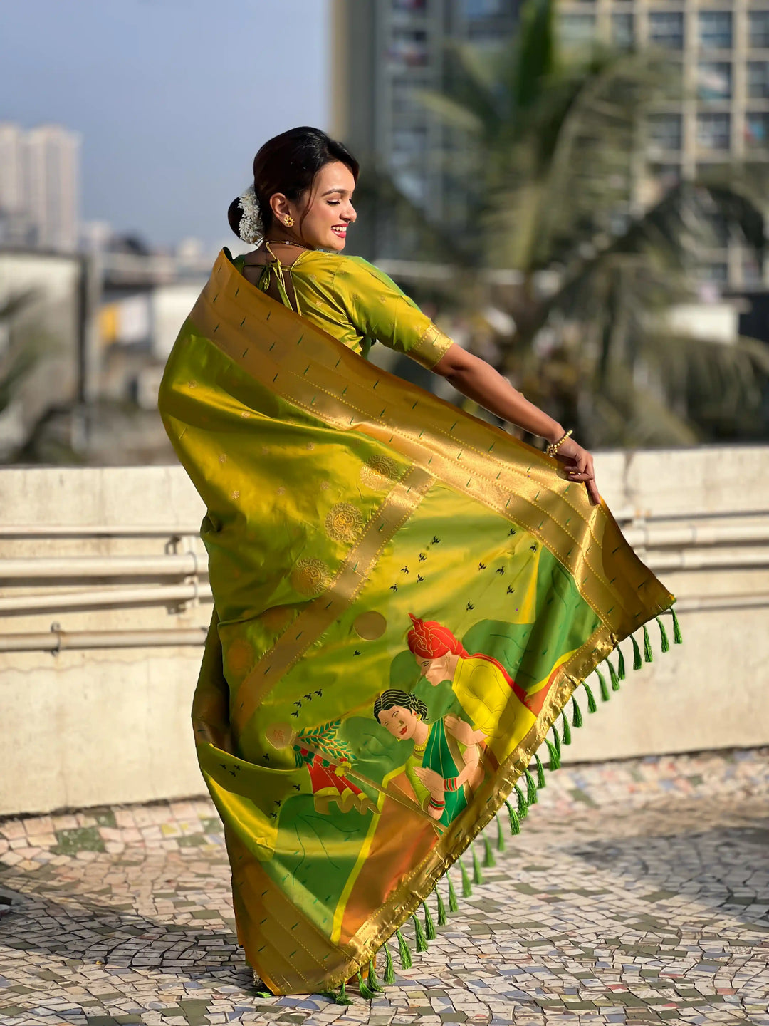 Royal Soft Silk Saree | Grand Weaving Figure Pallu & Elegant Blouse