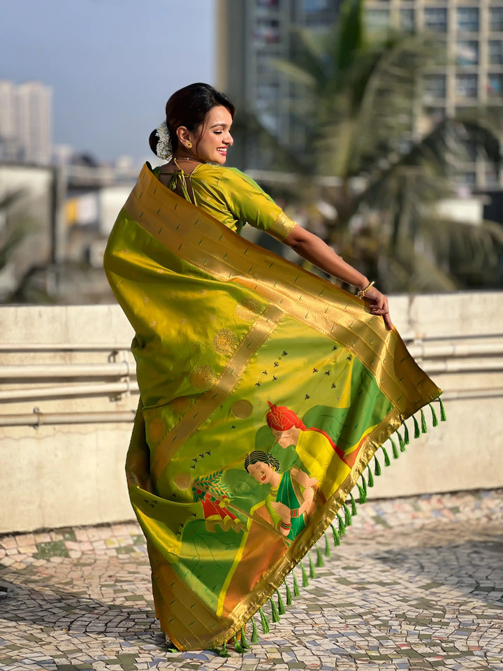 Royal Soft Silk Saree | Grand Weaving Figure Pallu & Elegant Blouse
