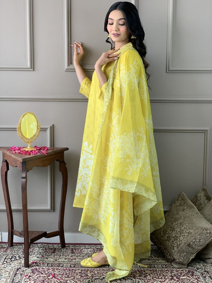 Exclusive Designer Muslin Yellow Salwar Kameez | Fashioned for Classic Charm and Modern Comfort