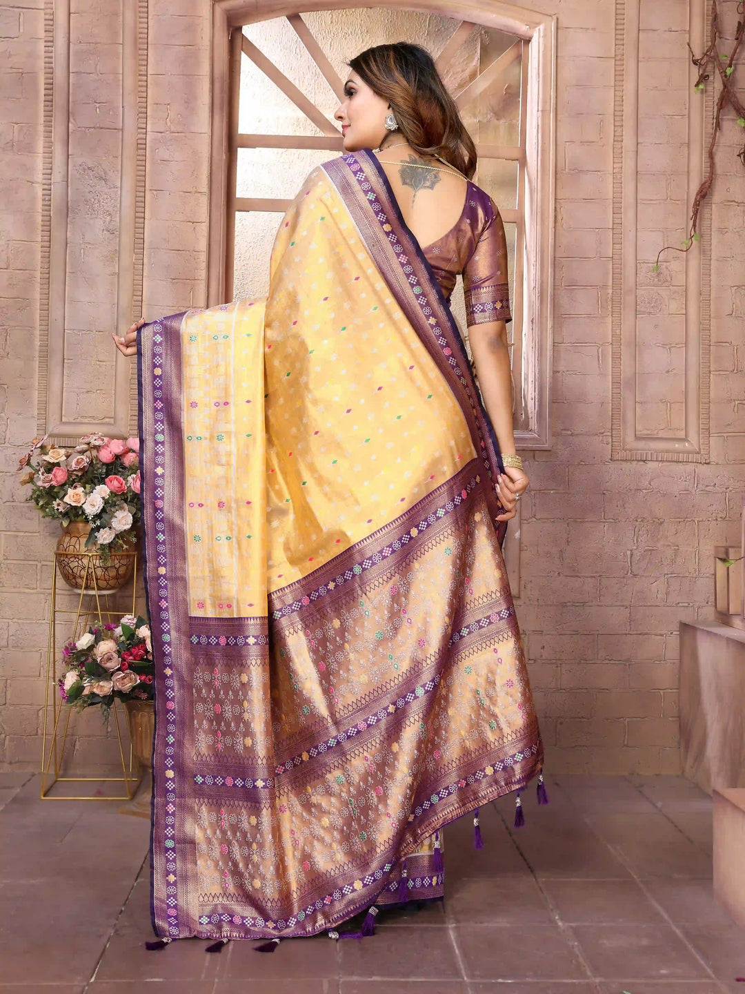 Graceful Patola Wevon Saree in Banarasi Tissue Silk