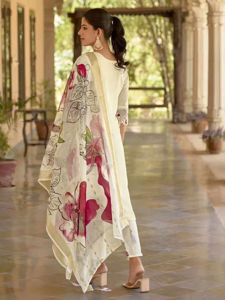 Graceful Partywear Salwar Kameez with Intricate Embroidery