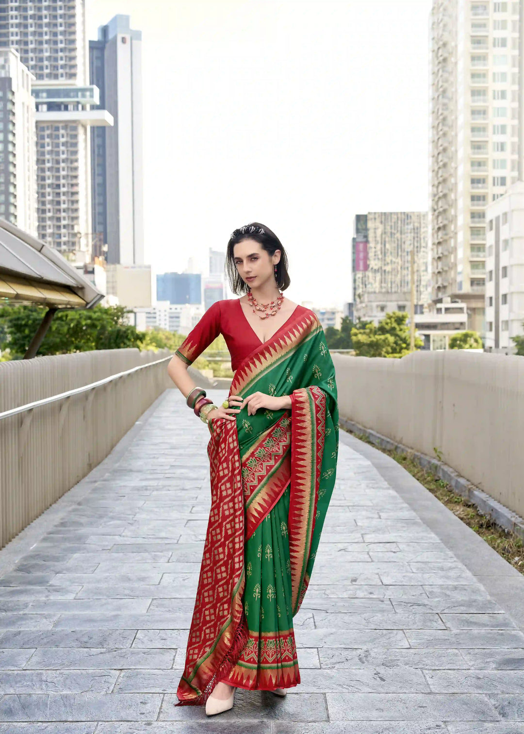 Classic Soft Silk Saree with Ethnic Printed & Jari Detailing
