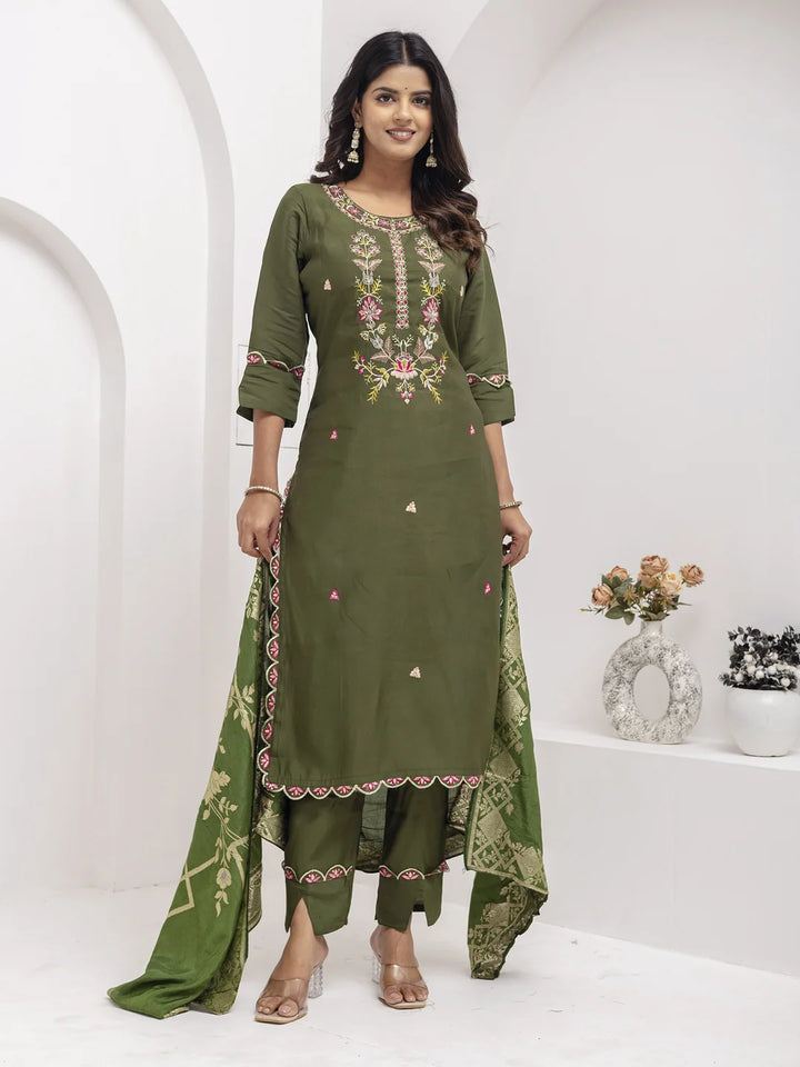 Exquisite Designer Salwar Kameez for Mehendi Celebrations